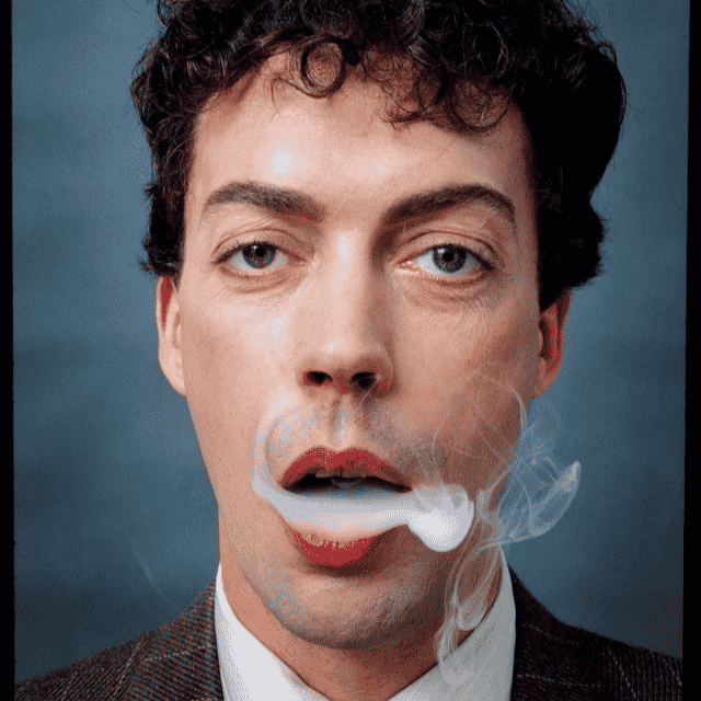 Tim Curry (Singing) Image