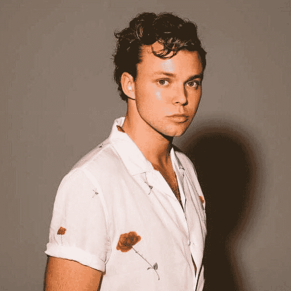 Ashton Irwin Image