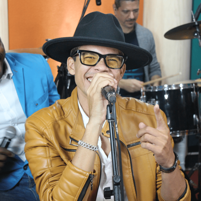 Legon, cantante pop salsa venezolano