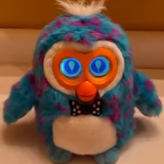 AI hibou (2012 Furby knockoff)