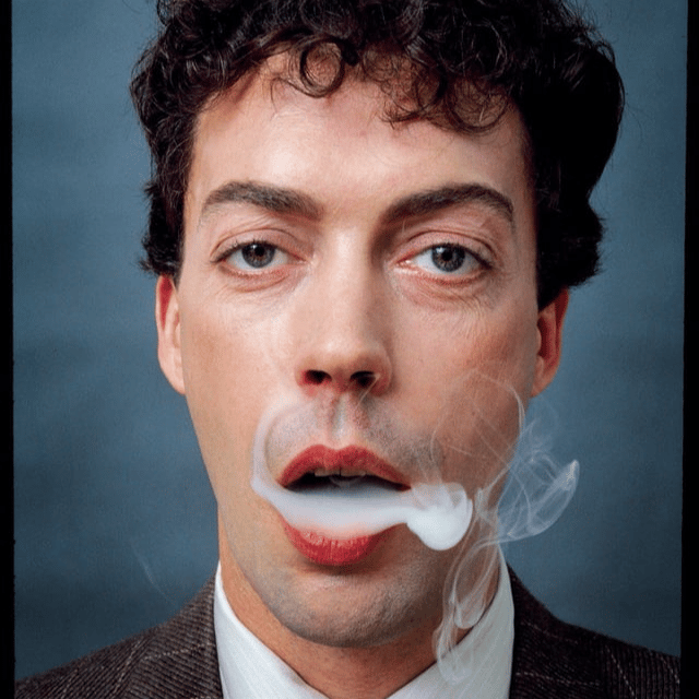 Tim Curry (Singing) Image